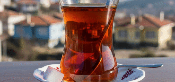 Turkiška arbata: Daugiau nei gėrimas – svetingumo ir kultūros simbolis