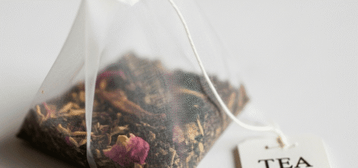 Arbata Maišelyje: Nuo Atsitiktinio Išradimo iki Kasdienio Ritualo – Viskas, Ką Reikia Žinoti