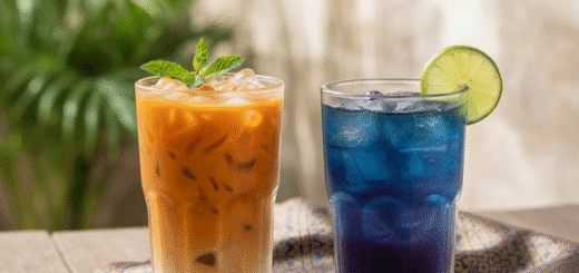 Tailando Magija Stiklinėje: Nuo Legendinės Cha Yen Iki Spalvą Keičiančios Mėlynosios Arbatos