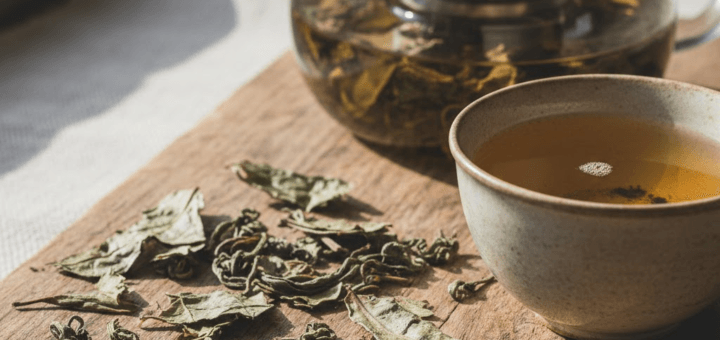 Arbatos lapeliai yra trapūs: ką tai išduoda apie jūsų gėrimo kokybę?